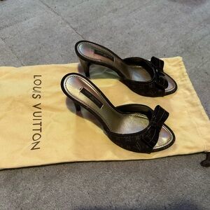 Gorgeous Authentic Louis Vuitton Sandals Brown Monogram Bow Accent Size 35